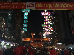 Schön geschmückte Straßenzüge in Chinatown