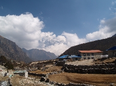 Ama Dablam in Wolken