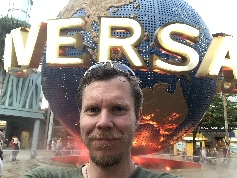 David in den Unversial Studios Singapur