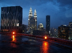Twin Tours by night