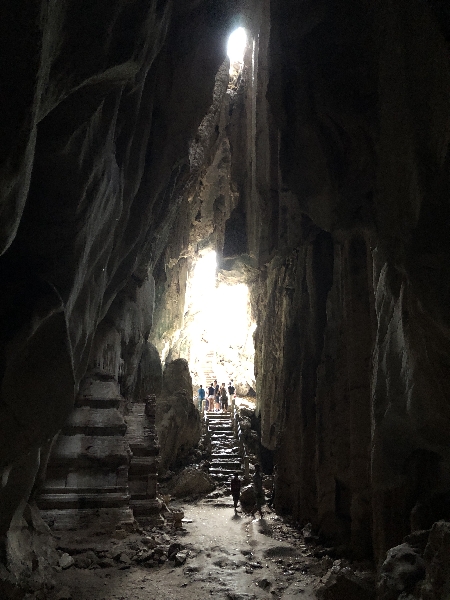 Die Höhle erinnert tatsächlich etwas an eine Kathedrale