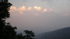 Blick von Dharamsala in den Himalaya