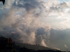  Wolkenspiel über Darjeeling
