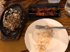 Pork Sislig, Grillspieße und Reis 